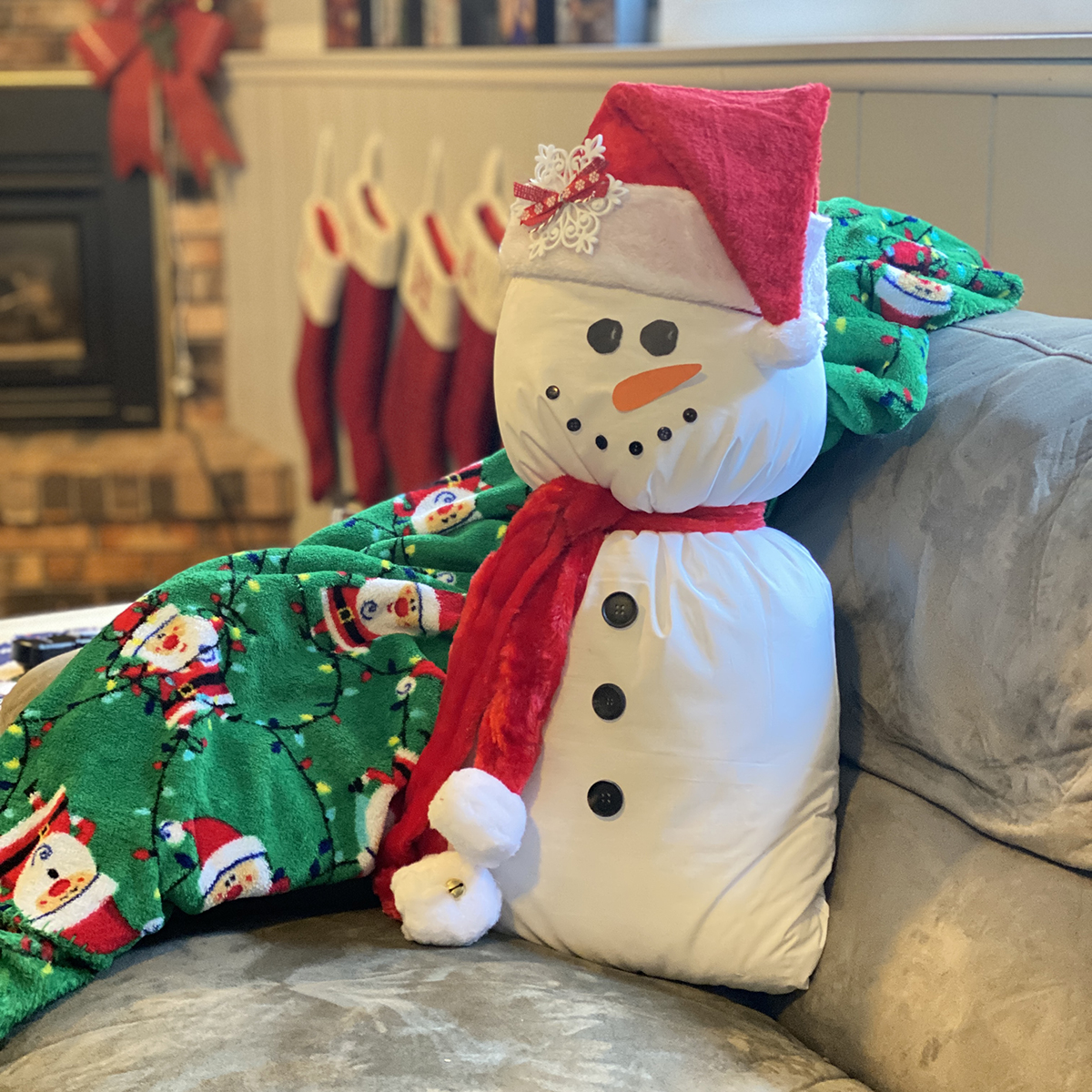 No-Sew Snowman Pillow Idea